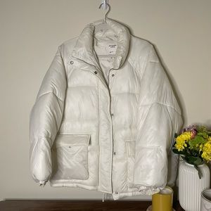 ABERCROMBIE OVERSIZED PUFFER JACKET CREAM SIZE L BARELY WORN